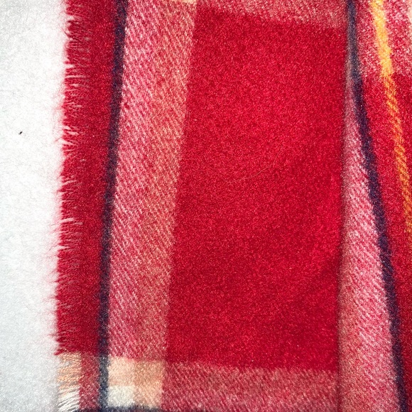 Hollister OS red, white & blue plaid soft Polyester/Viscose blend fringed scarf - Picture 7 of 16